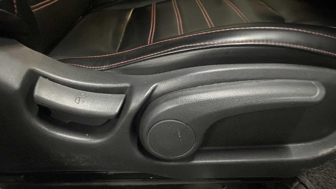2019 Hyundai Elite i20 SPORTZ PLUS 1.2, Petrol, Manual, 76,312 km, Driver Side Adjustment Panel