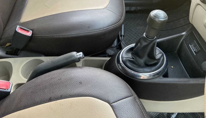 2011 Hyundai i20 MAGNA (O) 1.2, Petrol, Manual, 1,07,079 km, Gear Lever