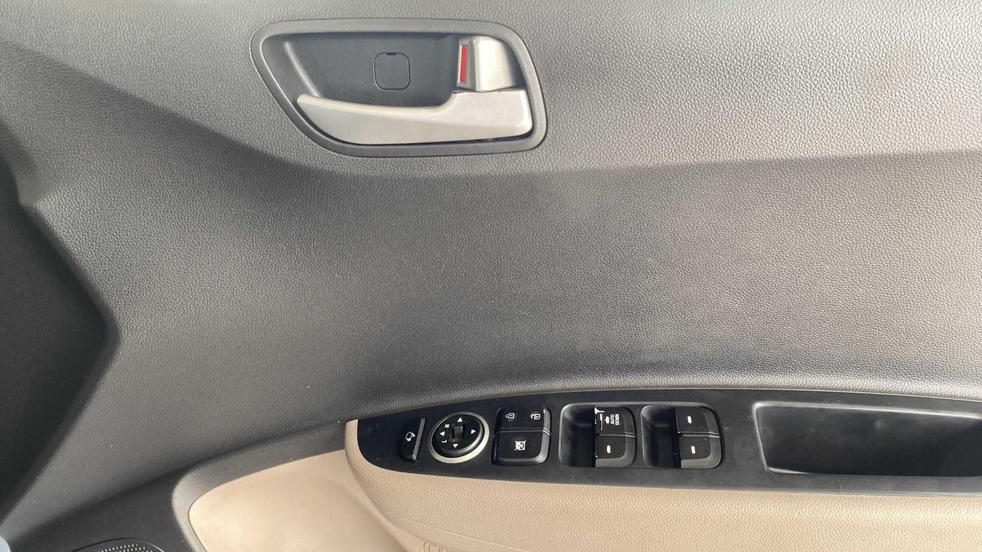 2013 Hyundai Grand i10 ASTA 1.1 CRDI, Diesel, Manual, 71,675 km, Driver Side Door Panels Control