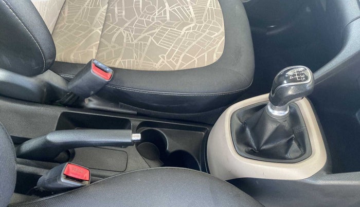 2013 Hyundai Grand i10 ASTA 1.1 CRDI, Diesel, Manual, 71,675 km, Gear Lever