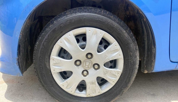 2012 Honda Brio S MT, Petrol, Manual, 29,346 km, Left front tyre - Minor crack