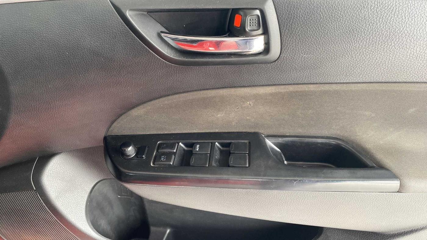 2017 Maruti Swift VXI, Petrol, Manual, 81,592 km, Driver Side Door Panels Control