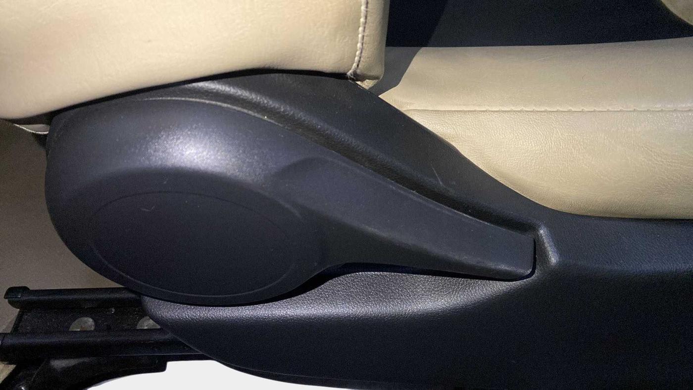 2020 Honda Amaze 1.2L I-VTEC E, Petrol, Manual, 24,384 km, Driver Side Adjustment Panel