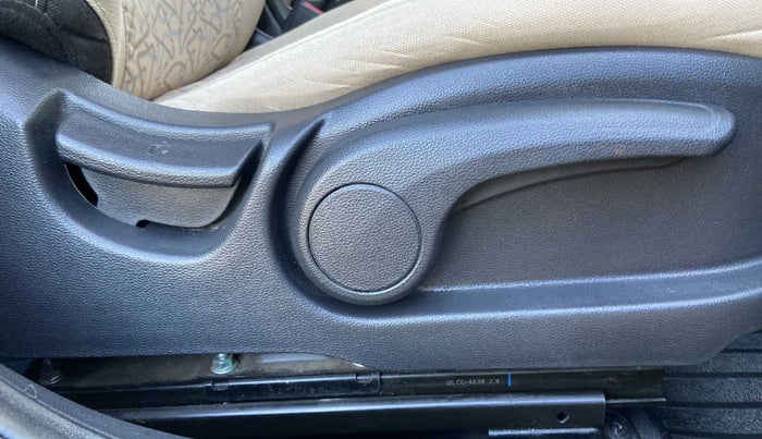2016 Hyundai Elite i20 ASTA 1.2 (O), Petrol, Manual, 30,616 km, Driver Side Adjustment Panel