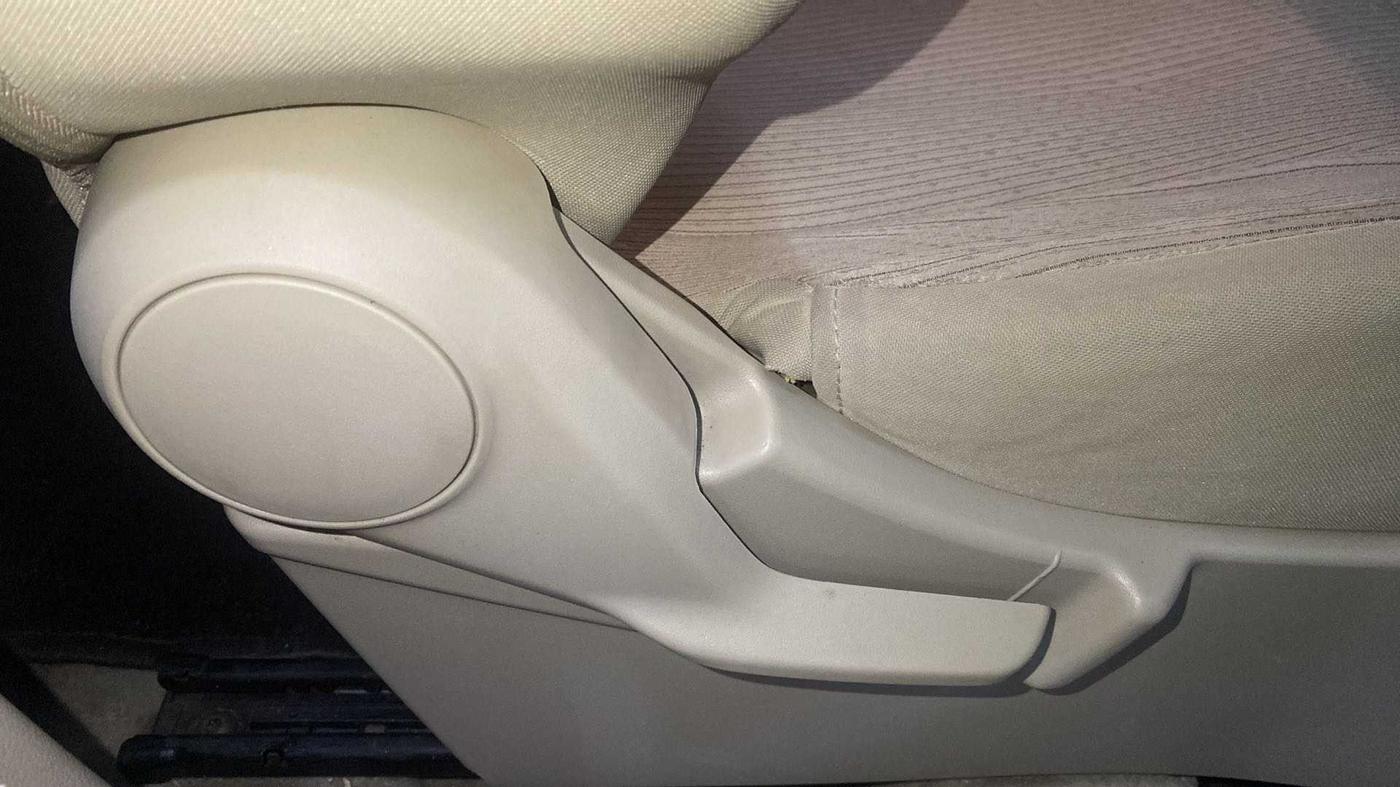 2021 Maruti Ertiga VXI CNG, CNG, Manual, 1,05,469 km, Driver Side Adjustment Panel