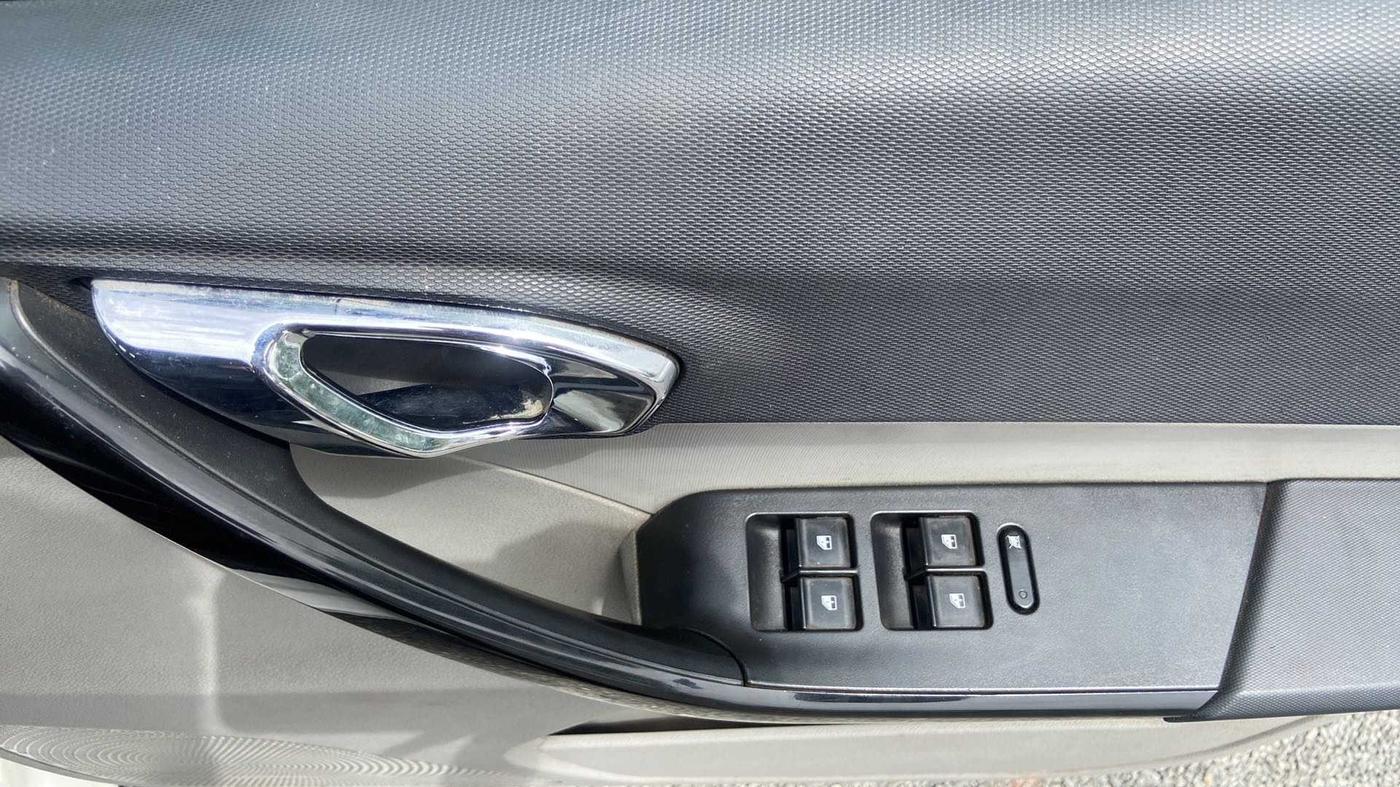 2017 Tata Tiago XZA PETROL, Petrol, Automatic, 50,031 km, Driver Side Door Panels Control