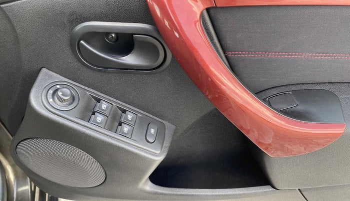 2018 Renault Duster RXS CVT, Petrol, Automatic, 41,012 km, Driver Side Door Panels Control