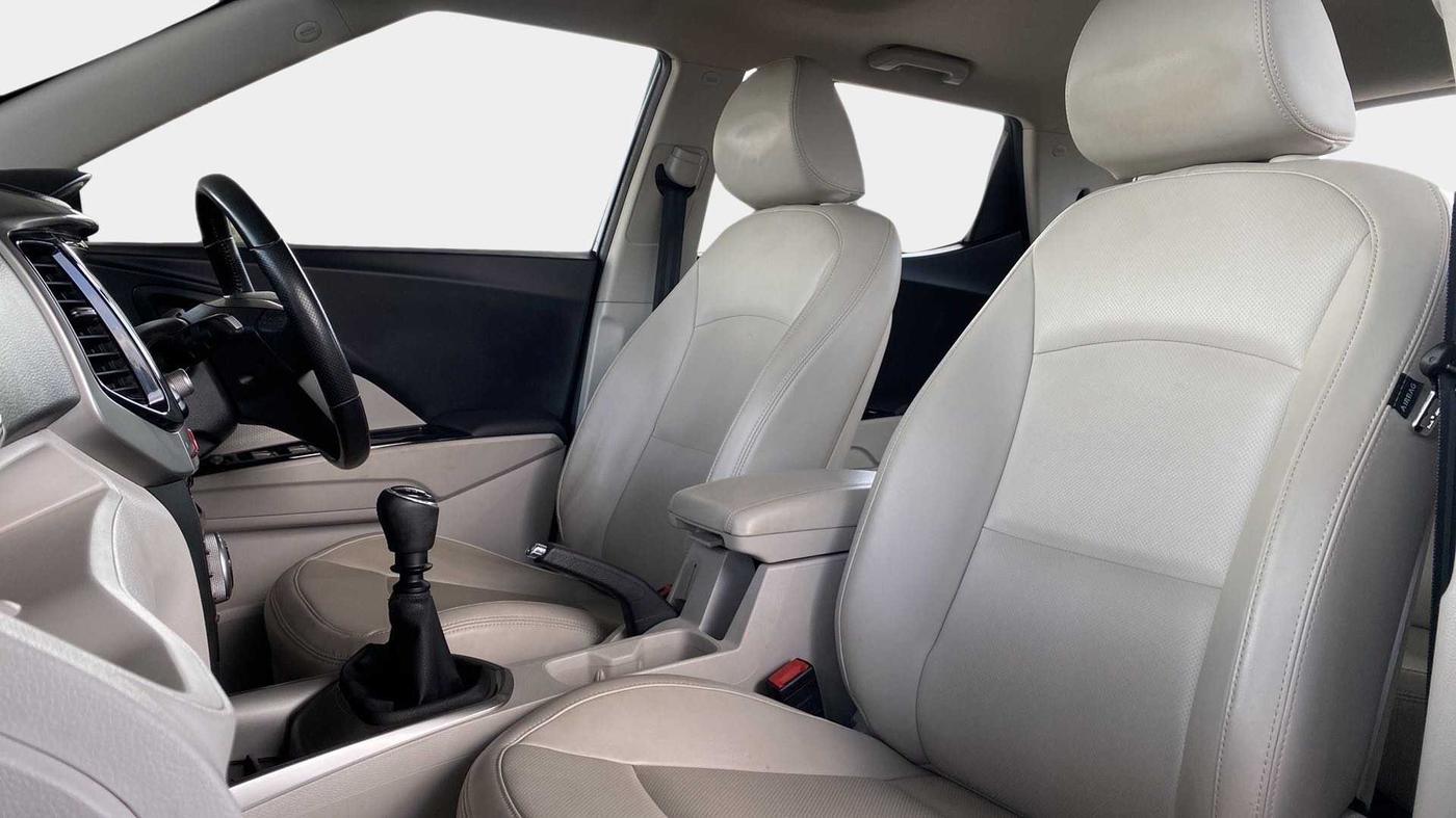 2019 Mahindra XUV300 W8(O) 1.2 PETROL DUAL TONE, Petrol, Manual, 22,587 km, Right Side Front Door Cabin