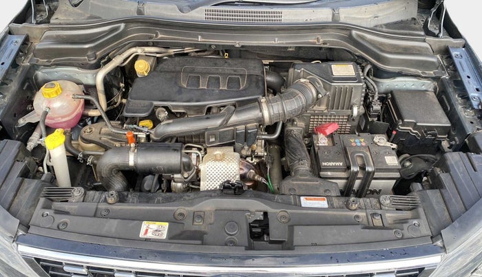 2019 Mahindra XUV300 W8(O) 1.2 PETROL DUAL TONE, Petrol, Manual, 22,587 km, Open Bonet