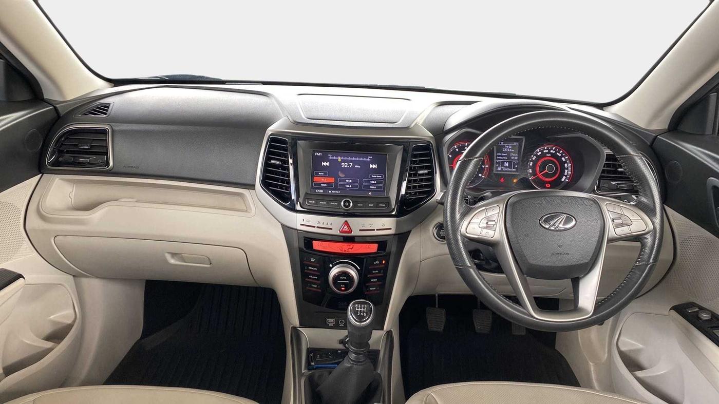 2019 Mahindra XUV300 W8(O) 1.2 PETROL DUAL TONE, Petrol, Manual, 22,587 km, Dashboard