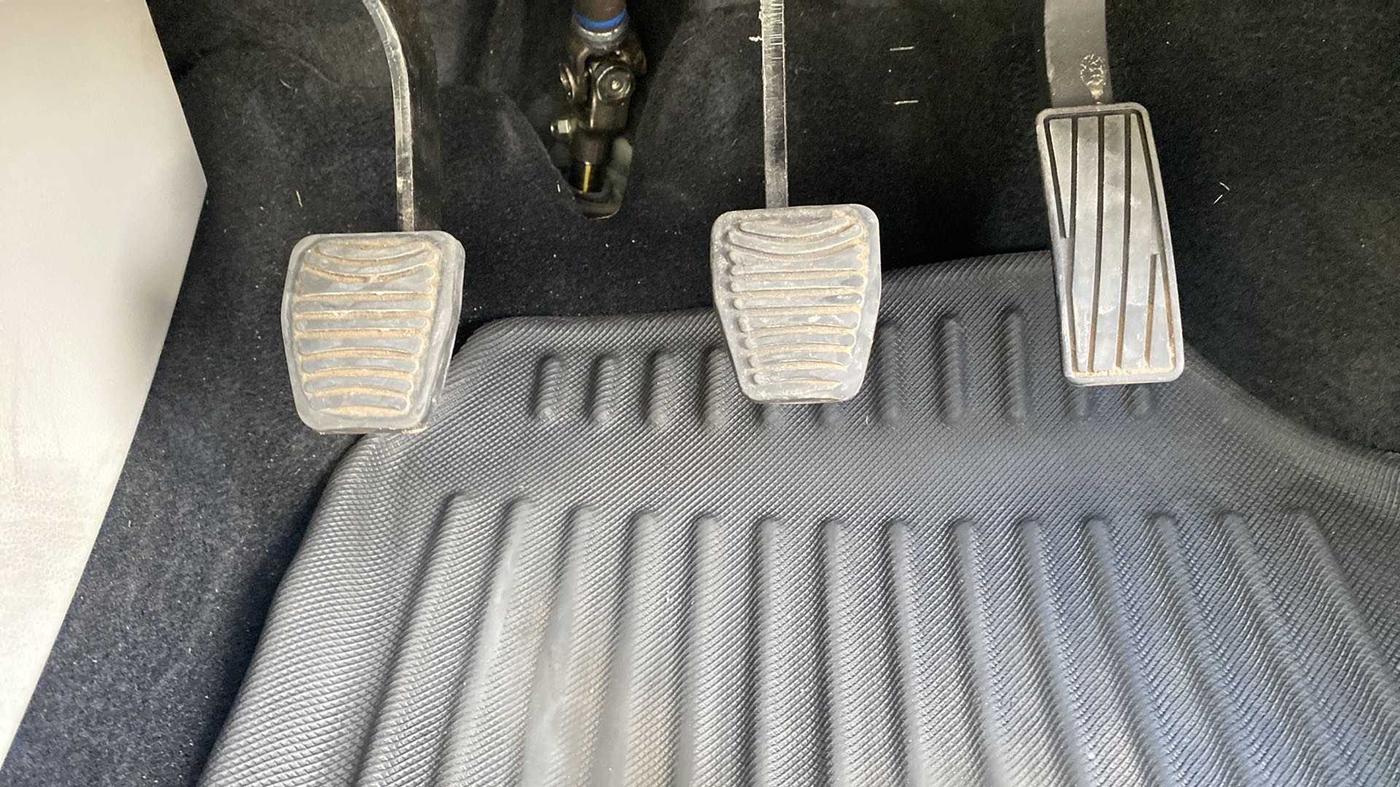 2019 Mahindra XUV300 W8(O) 1.2 PETROL DUAL TONE, Petrol, Manual, 22,587 km, Pedals