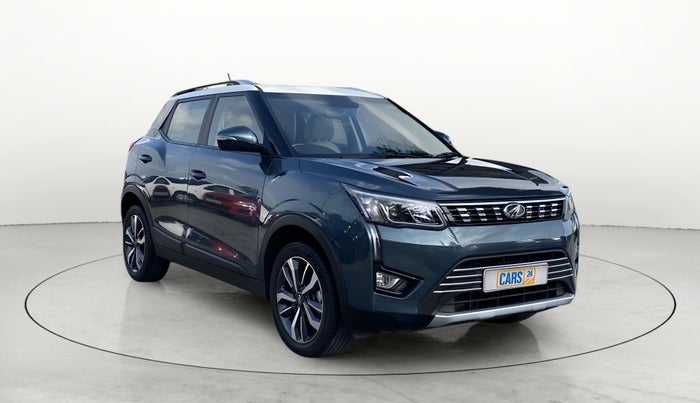 2019 Mahindra XUV300 W8(O) 1.2 PETROL DUAL TONE, Petrol, Manual, 22,587 km, Right Front Diagonal