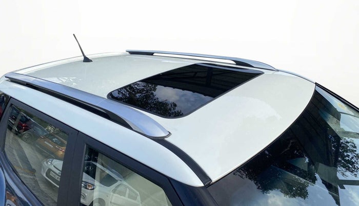 2019 Mahindra XUV300 W8(O) 1.2 PETROL DUAL TONE, Petrol, Manual, 22,587 km, Roof