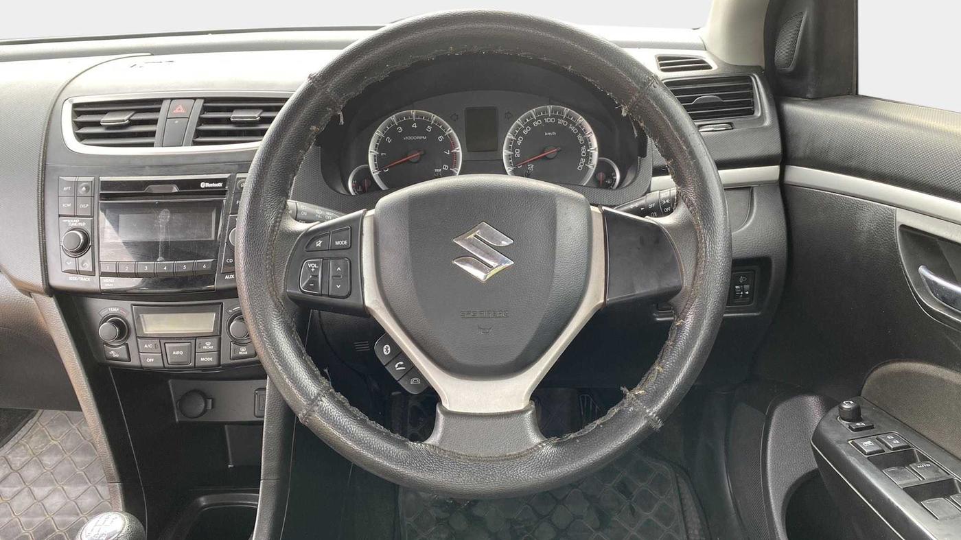 2015 Maruti Swift ZXI, Petrol, Manual, 37,391 km, Steering Wheel Close Up