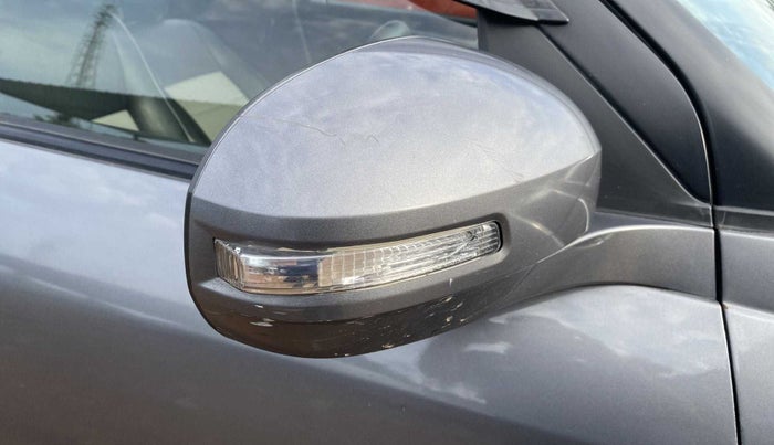 2015 Maruti Swift ZXI, Petrol, Manual, 37,391 km, Right rear-view mirror - Folding motor not working