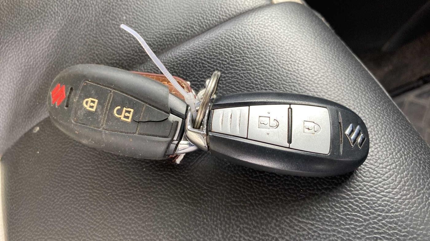 2015 Maruti Swift ZXI, Petrol, Manual, 37,391 km, Key Close Up