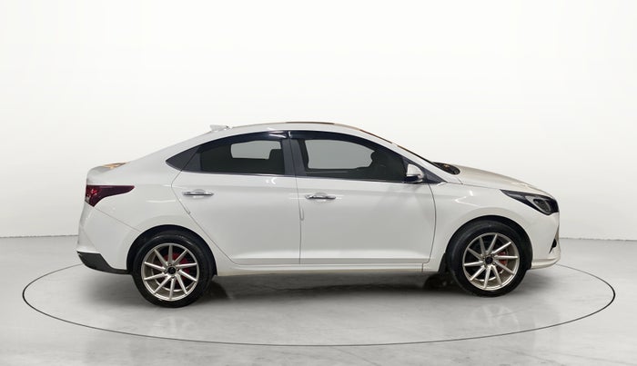 2022 Hyundai Verna SX (O) 1.5 CRDI, Diesel, Manual, 22,049 km, Right Side View