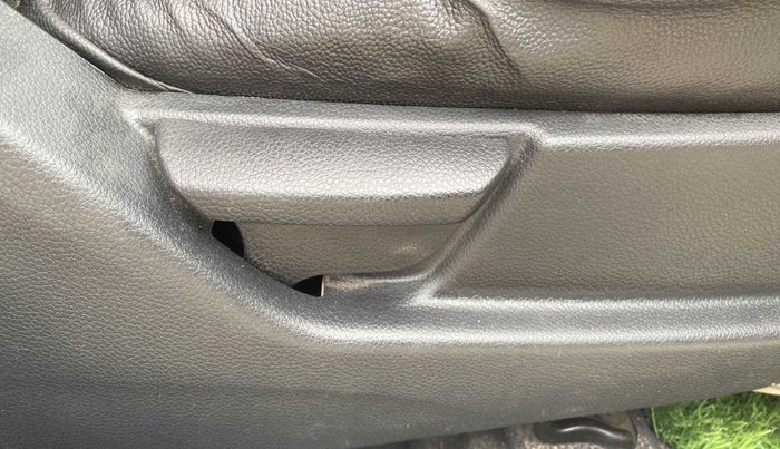 2017 Hyundai Eon ERA PLUS (O), Petrol, Manual, 67,328 km, Driver Side Adjustment Panel