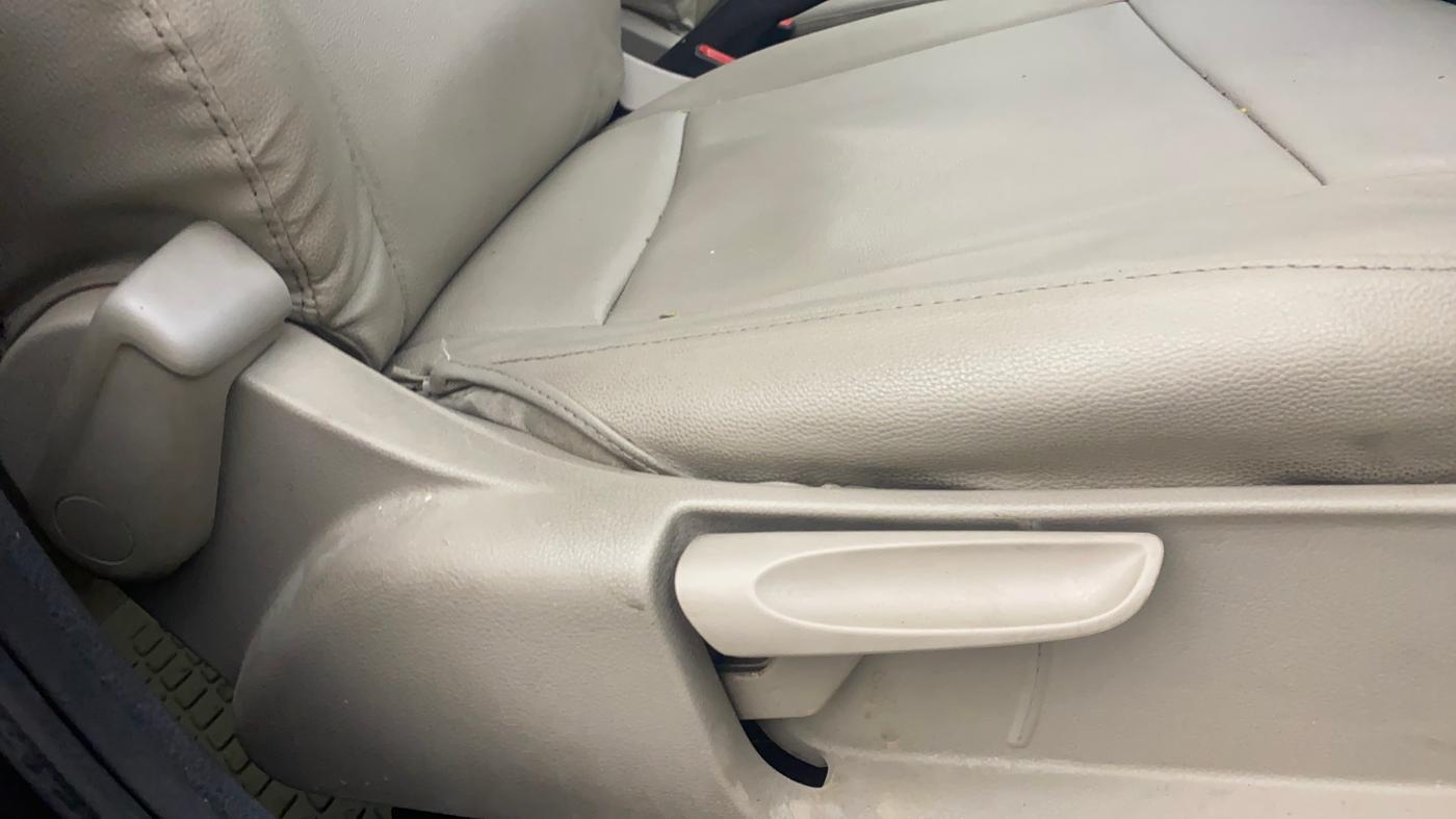 2012 Volkswagen Polo COMFORTLINE 1.2L, Diesel, Manual, 68,237 km, Driver Side Adjustment Panel