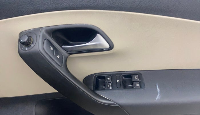 2012 Volkswagen Polo COMFORTLINE 1.2L, Diesel, Manual, 67,695 km, Driver Side Door Panels Control