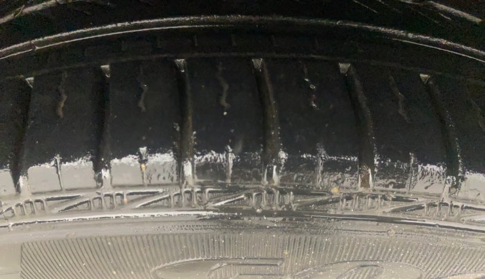 2012 Volkswagen Polo COMFORTLINE 1.2L, Diesel, Manual, 67,695 km, Right Front Tyre Tread