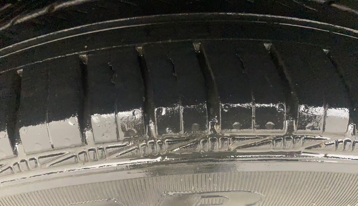 2012 Volkswagen Polo COMFORTLINE 1.2L, Diesel, Manual, 67,695 km, Right Rear Tyre Tread