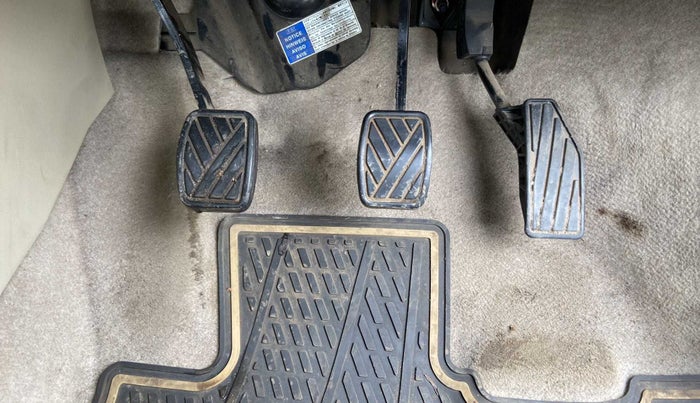 2017 Maruti Dzire VDI, Diesel, Manual, 57,636 km, Pedals