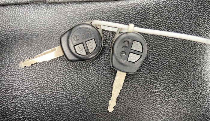 2017 Maruti Dzire VDI, Diesel, Manual, 57,636 km, Key Close Up