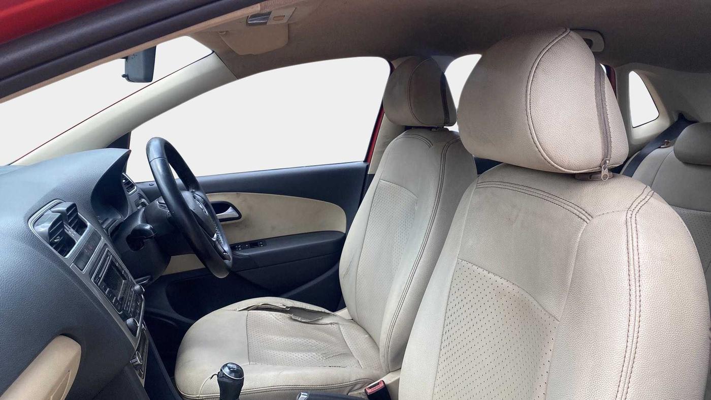 2015 Volkswagen Polo HIGHLINE1.5L, Diesel, Manual, 1,02,789 km, Right Side Front Door Cabin