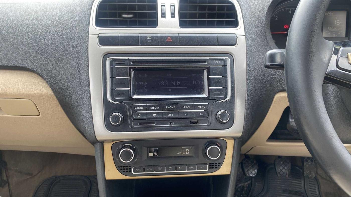 2015 Volkswagen Polo HIGHLINE1.5L, Diesel, Manual, 1,02,789 km, Air Conditioner