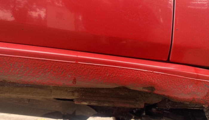 2015 Volkswagen Polo HIGHLINE1.5L, Diesel, Manual, 1,02,789 km, Right running board - Slightly dented