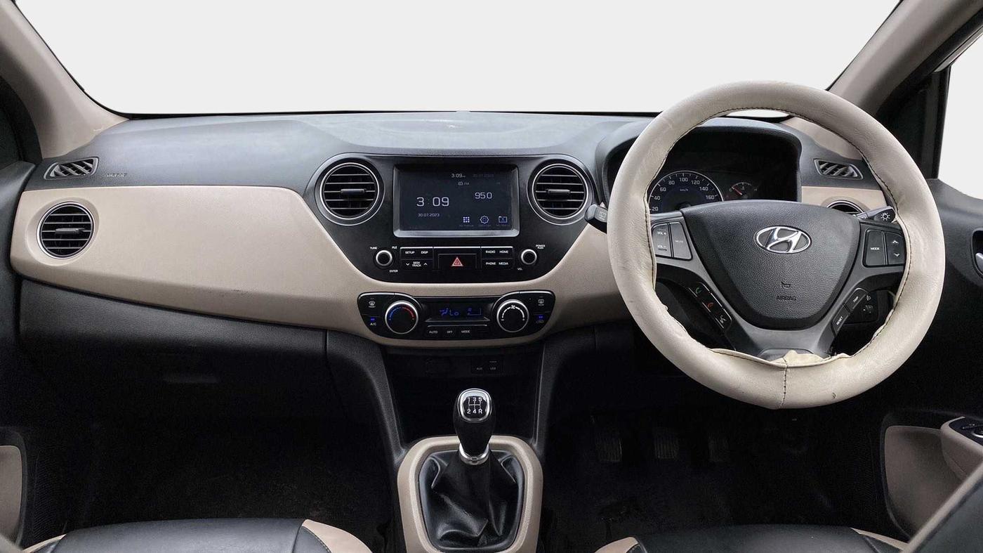 2017 Hyundai Grand i10 ASTA 1.2 KAPPA VTVT, Petrol, Manual, 1,00,313 km, Dashboard