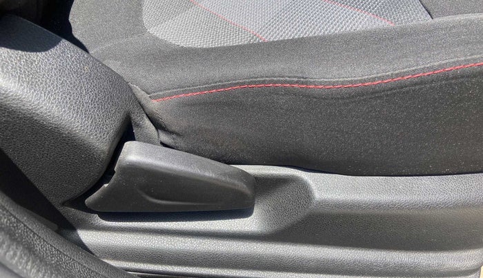 2020 Renault Kwid RXT 1.0 AMT (O), Petrol, Automatic, 38,013 km, Driver Side Adjustment Panel