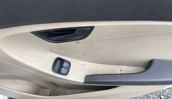 2012 Hyundai Eon ERA +, CNG, Manual, 46,393 km, Driver Side Door Panels Control