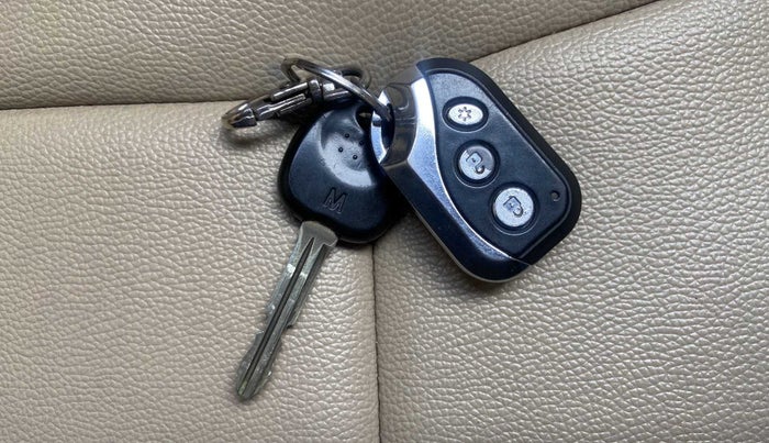 2012 Hyundai Eon ERA +, CNG, Manual, 46,393 km, Key Close Up