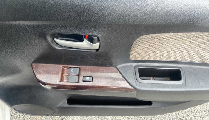 2014 Maruti Wagon R 1.0 LXI, Petrol, Manual, 23,658 km, Driver Side Door Panels Control