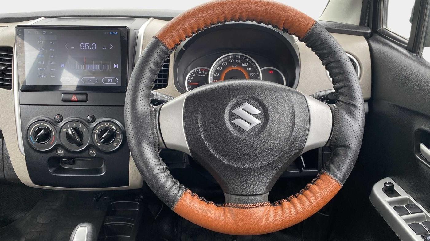 2015 Maruti Wagon R 1.0 VXI AMT, Petrol, Automatic, 38,340 km, Steering Wheel Close Up