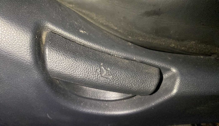 2015 Hyundai Grand i10 MAGNA 1.2 KAPPA VTVT, Petrol, Manual, 35,313 km, Driver Side Adjustment Panel