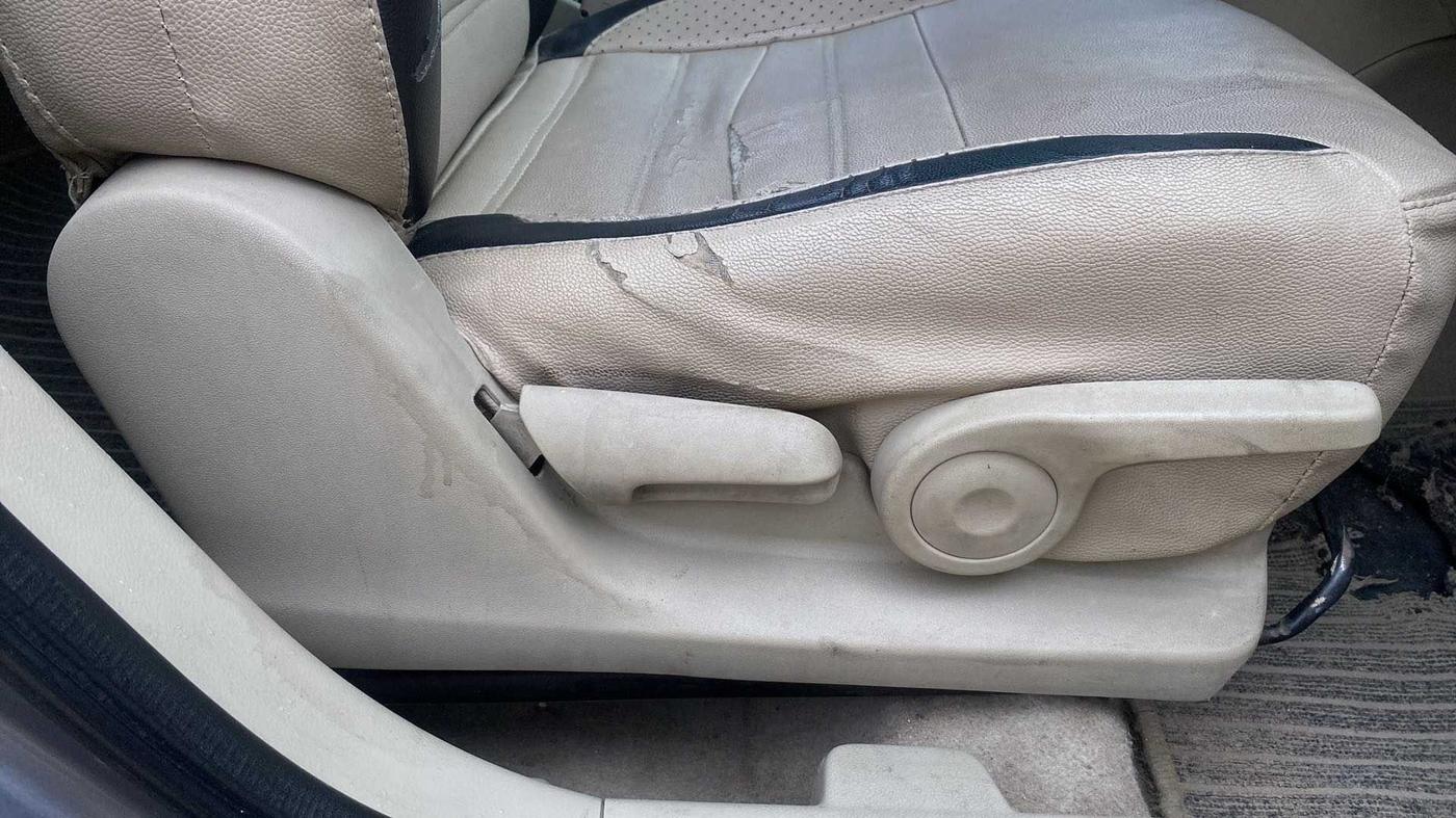 2017 Maruti Ciaz ZETA 1.4  MT PETROL, Petrol, Manual, 1,18,070 km, Driver Side Adjustment Panel