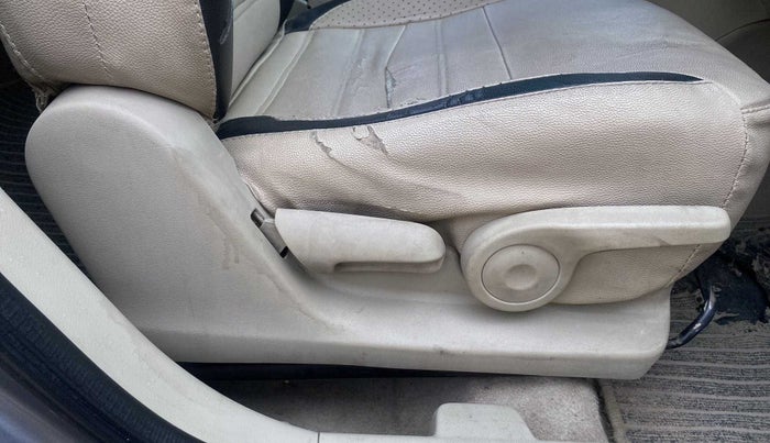 2017 Maruti Ciaz ZETA 1.4  MT PETROL, Petrol, Manual, 1,18,070 km, Driver Side Adjustment Panel