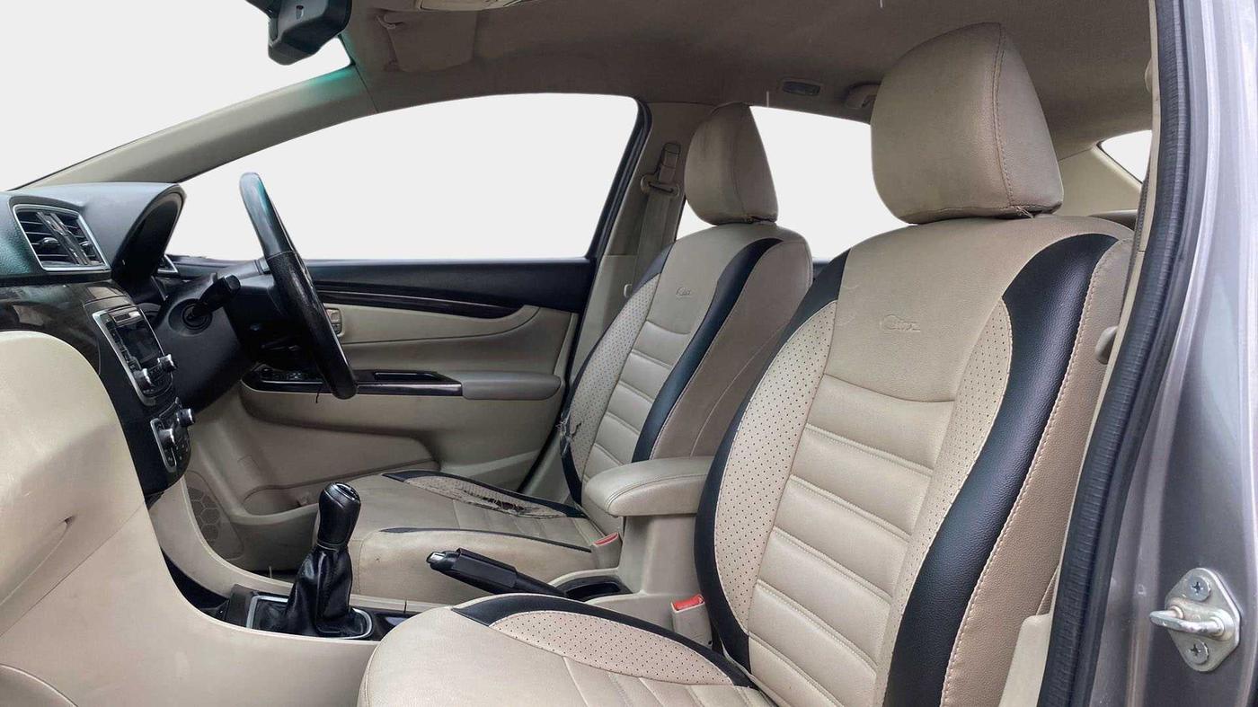2017 Maruti Ciaz ZETA 1.4  MT PETROL, Petrol, Manual, 1,18,070 km, Right Side Front Door Cabin