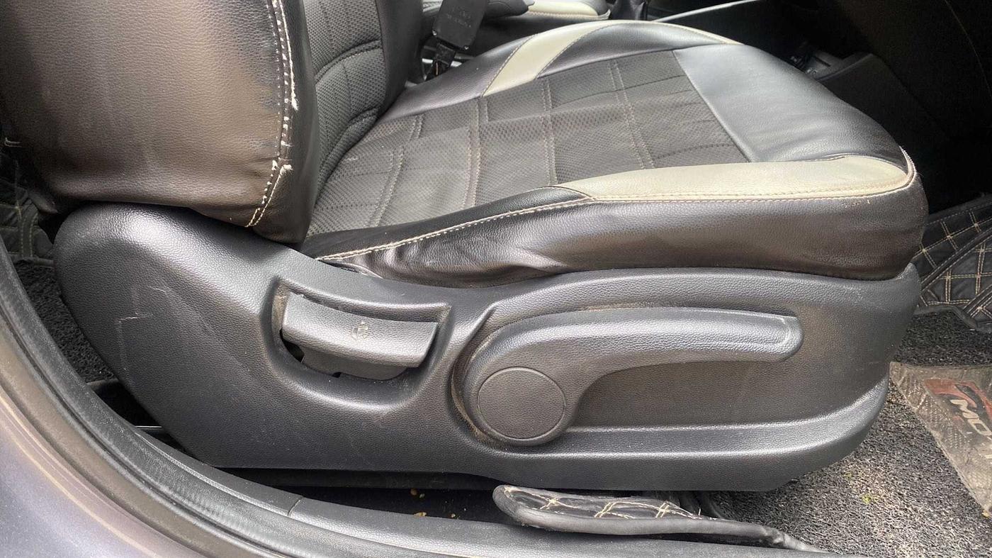 2019 Hyundai Elite i20 SPORTZ PLUS 1.2, Petrol, Manual, 1,09,048 km, Driver Side Adjustment Panel