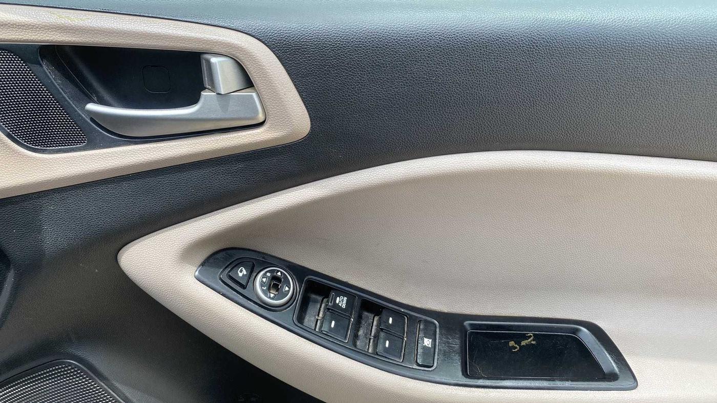 2019 Hyundai Elite i20 SPORTZ PLUS 1.2, Petrol, Manual, 1,09,048 km, Driver Side Door Panels Control
