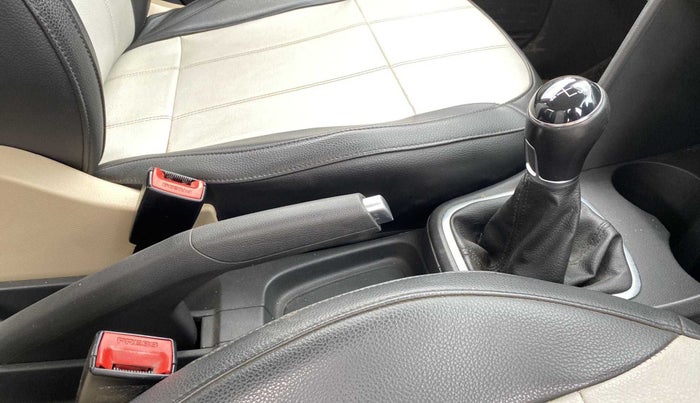 2016 Volkswagen Polo HIGHLINE1.2L, Petrol, Manual, 76,018 km, Gear Lever