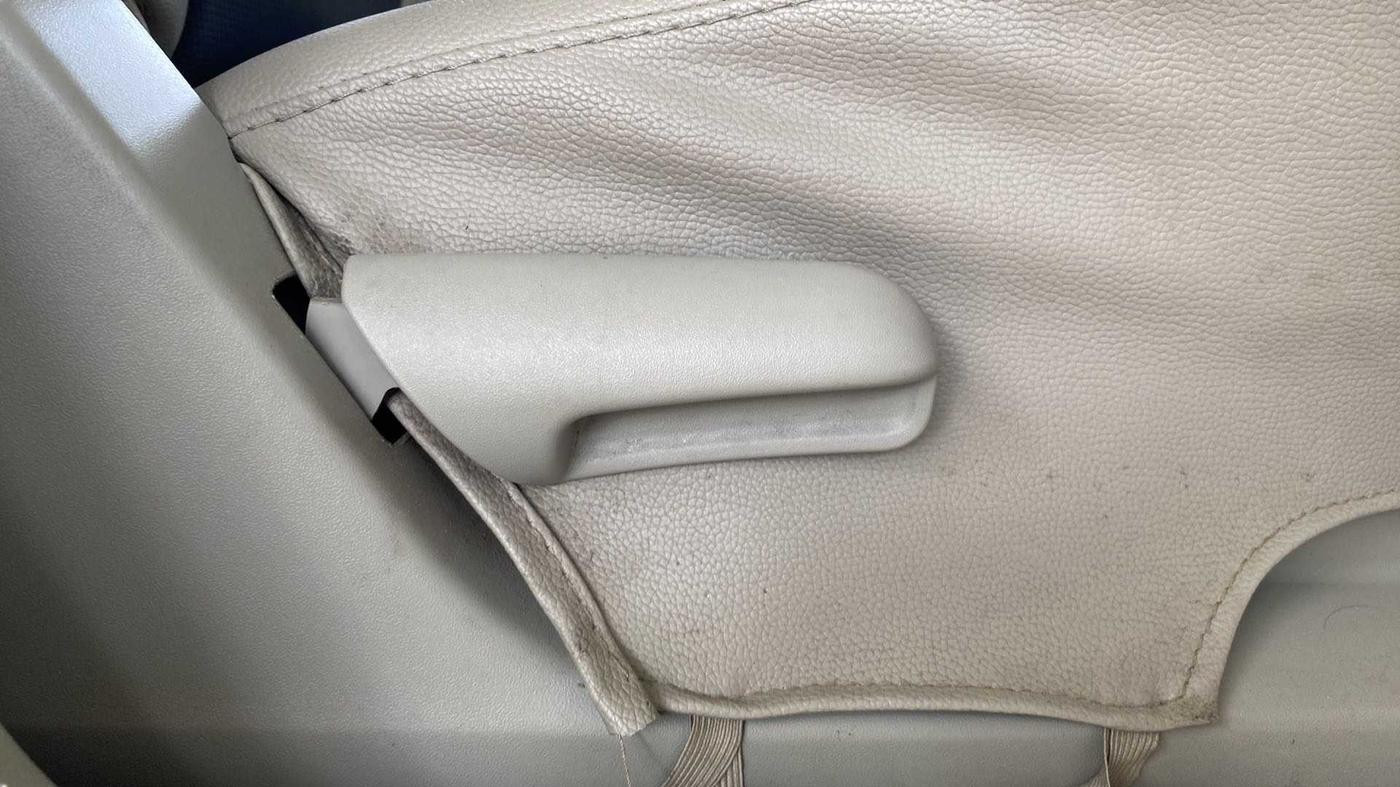 2016 Maruti Celerio VXI AMT, Petrol, Automatic, 1,09,688 km, Driver Side Adjustment Panel