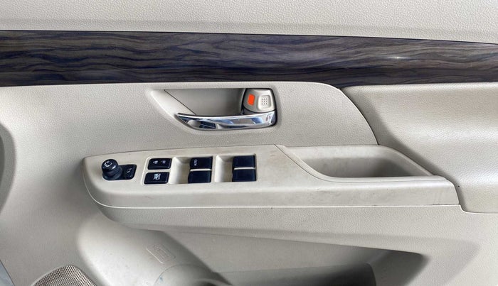 2022 Maruti Ertiga ZXI+ SHVS, Petrol, Manual, 54,301 km, Driver Side Door Panels Control