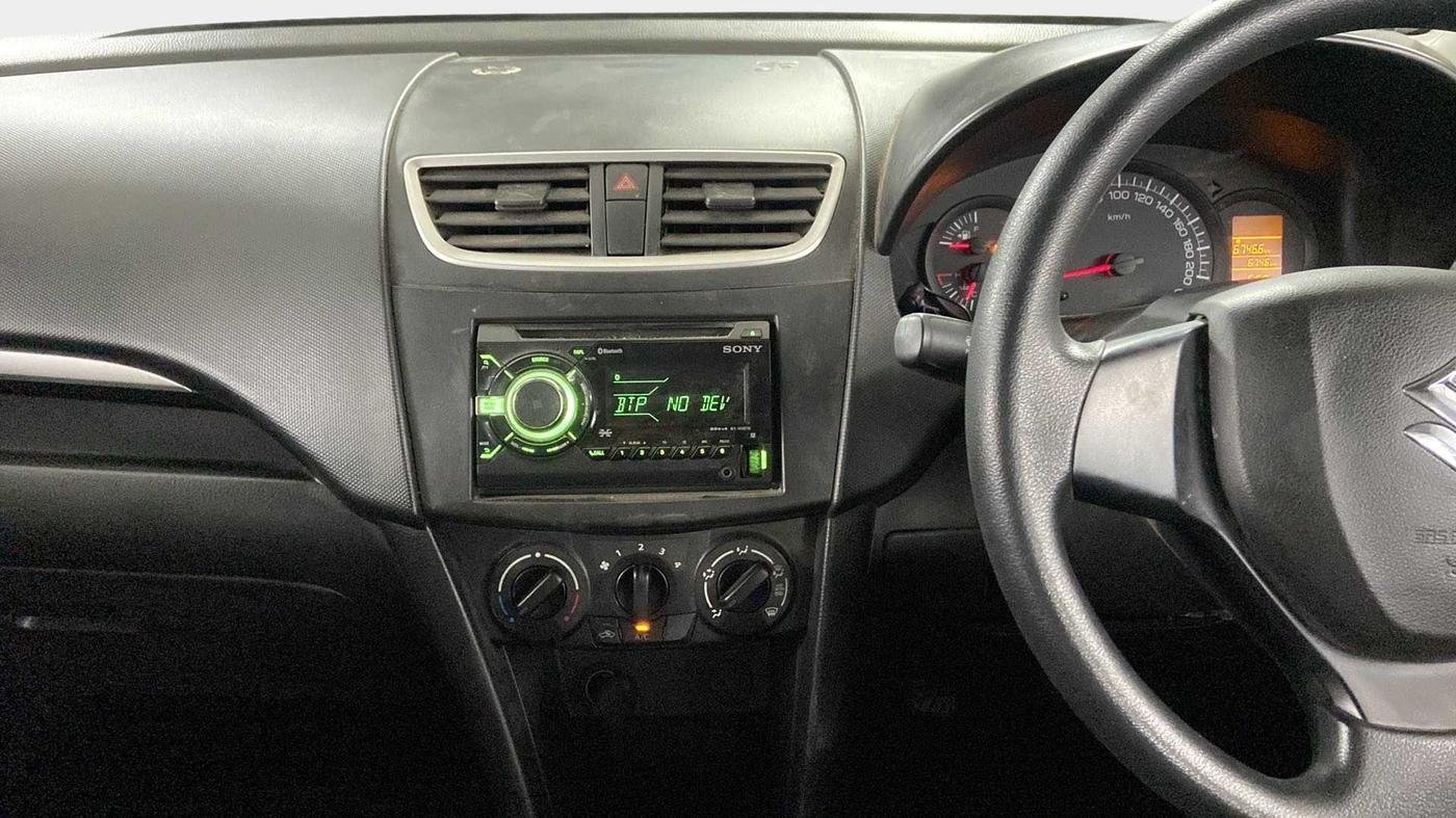 2017 Maruti Swift LXI (O), Petrol, Manual, 6,746 km, Air Conditioner
