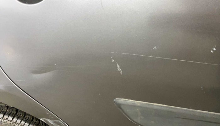 2017 Maruti Swift LXI (O), Petrol, Manual, 6,746 km, Right rear door - Minor scratches
