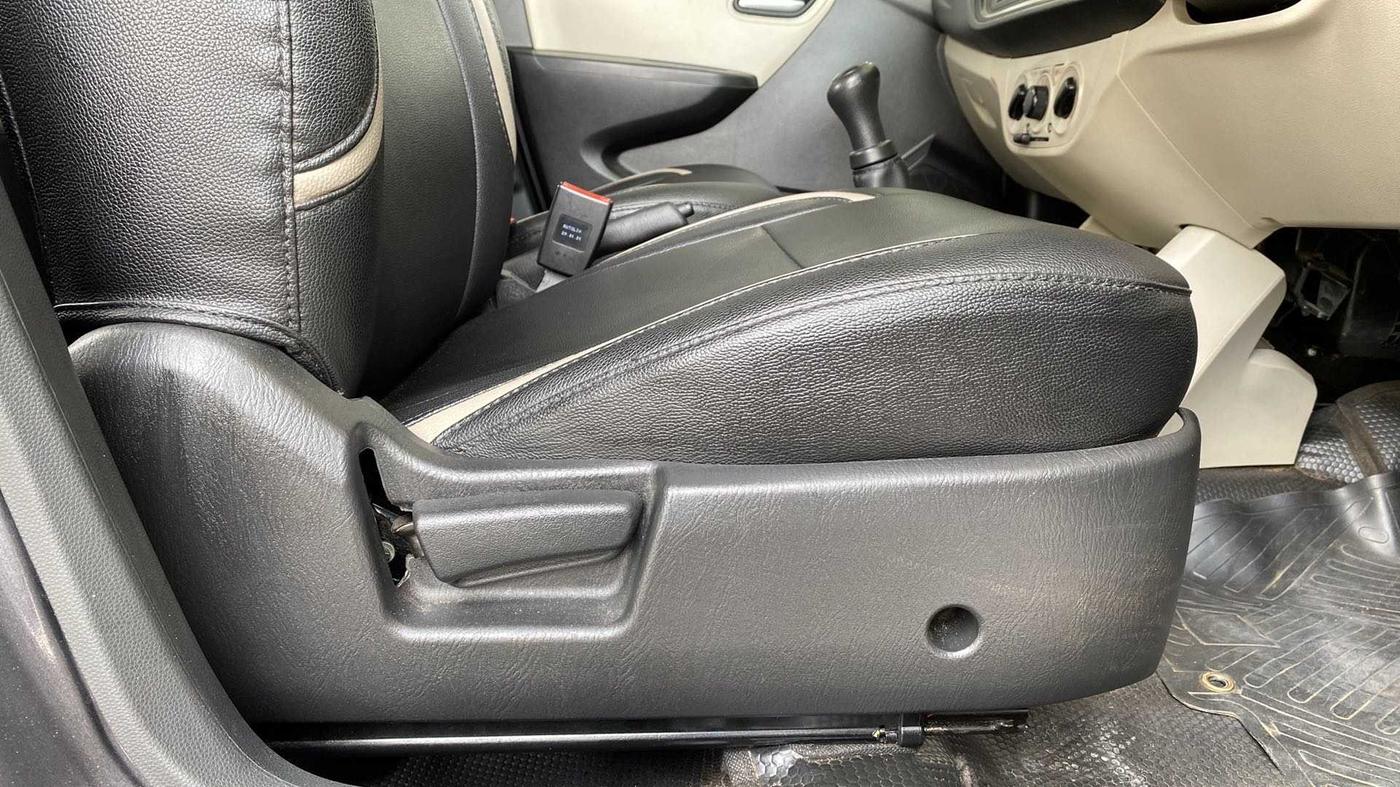 2021 Maruti Alto LXI, Petrol, Manual, 32,438 km, Driver Side Adjustment Panel