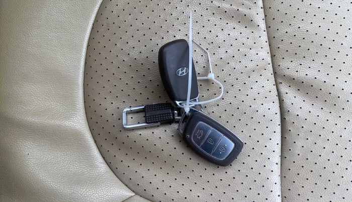 2015 Hyundai Verna FLUIDIC 4S 1.6 VTVT S(O), Petrol, Manual, 73,993 km, Key Close Up